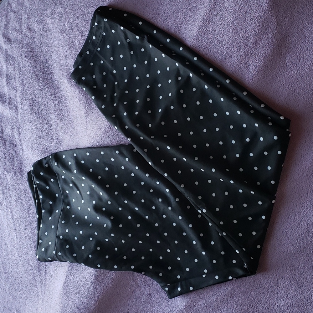 Black and white polka dot leggings